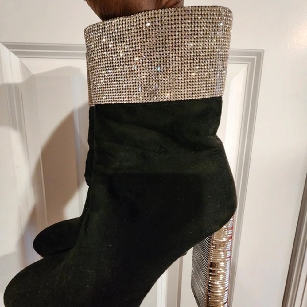 Elegant Black and Gold Heeled Boots